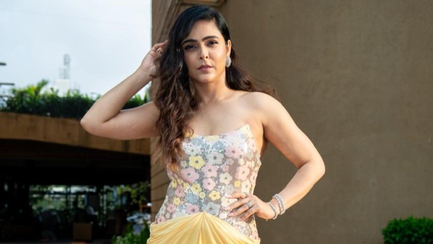 Bollywood actress Madhurima Tuli exudes royal elegance and quintessential mermaid vibe in her latest iconic avatar, see viral video!
