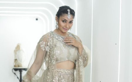 The Warmth of Tanishaa S Mukerji’s Glamour in the December chill