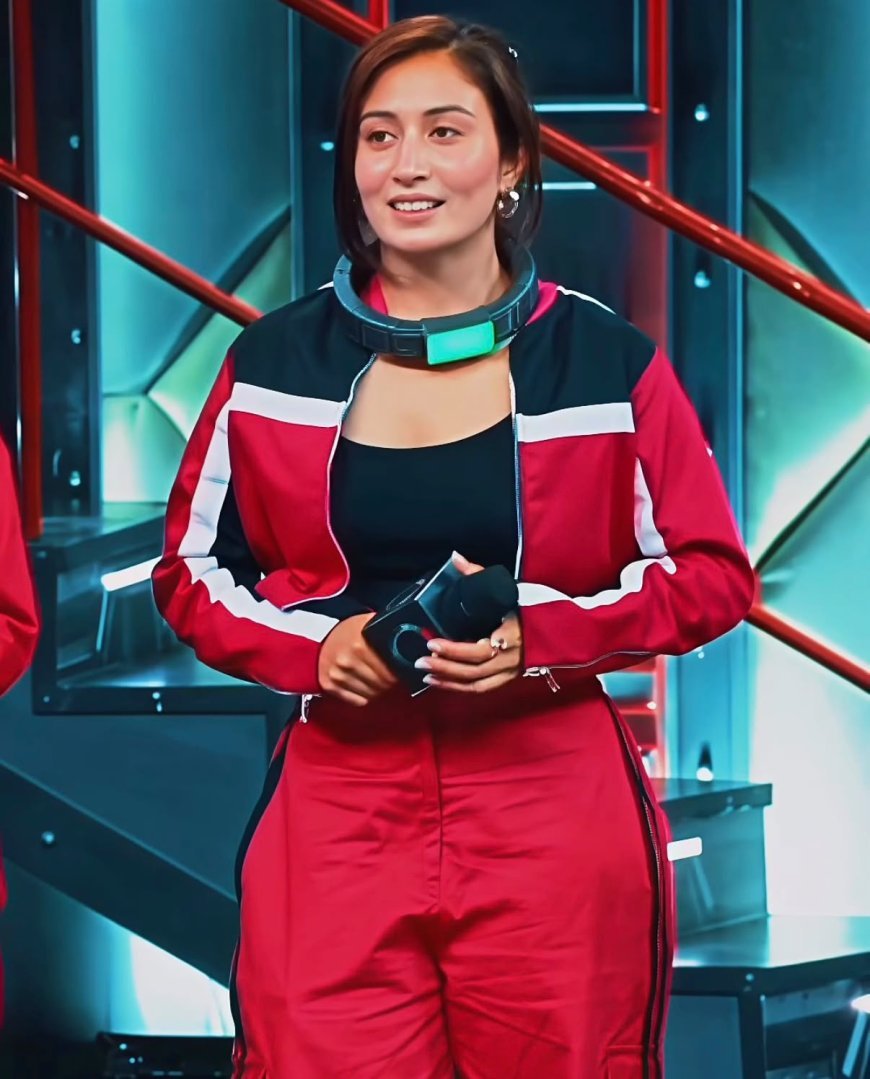 From Influencer to Champion: Shreya Kalra Lifts the Lock Upp 2 Trophy
